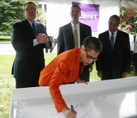 Massachusetts Life Science Center President & CEO Dr. Susan Windham-Bannister celebrates the expansion of Cubist Pharmaceuticals Inc. by signing an I-Beam that will be used in the construction project, along with (from left) Cubist President & CEO Mike Bonney, Cubist COO Robert Perez and Governor Deval Patrick