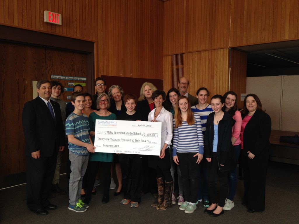 Beth Nicklas, MLSC General Counsel and Vice President for Academic and Workforce Programs (center) joined Senate Minority Leader Bruce Tarr (far left), Representative Ann-Margaret Ferrante (far right), members of the Gloucester Education Foundation, and faculty and students from O’Maley Innovation Middle School to celebrate the school’s $21,566 MLSC Equipment and Supply Grant. 